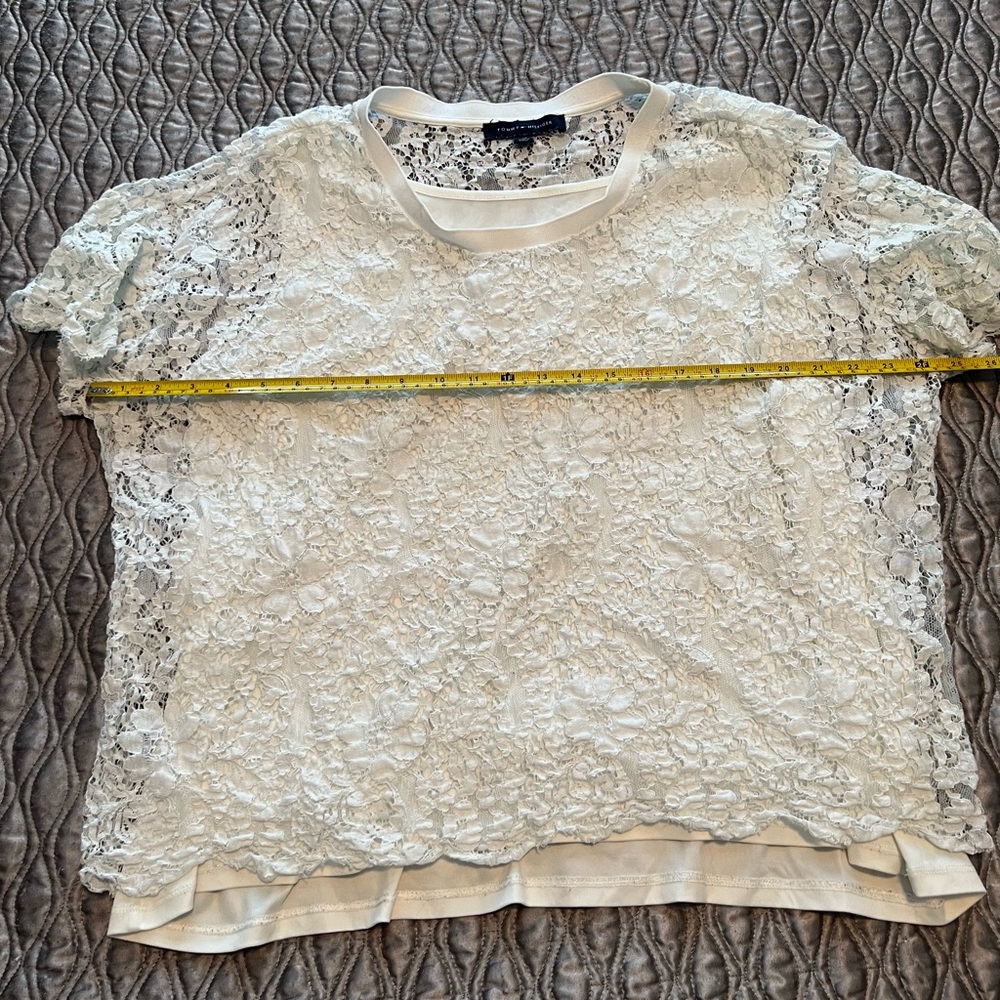 Tommy Hilfiger woman’s 2x antique white lace overlay and tank top